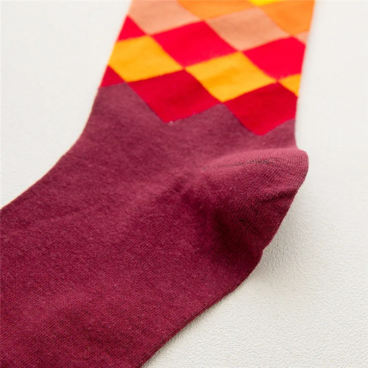 Xianghui Wholesale Custom Pattern Jacquard Tube Happy Combed Cotton Crew Socks