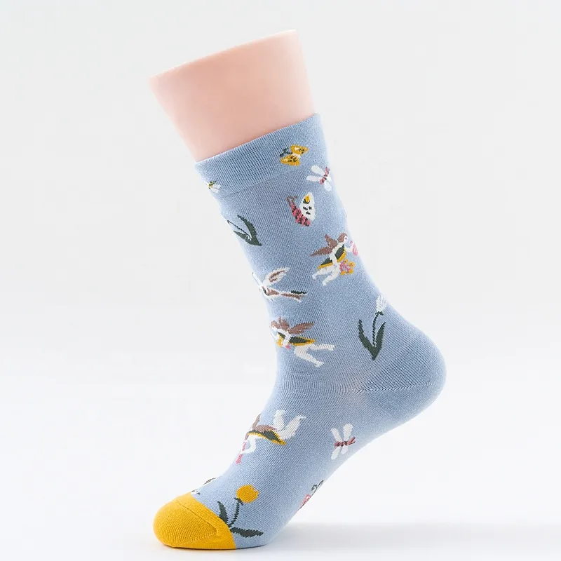 Xianghui Womens Vintage Classic Beautiful Flowers Casual Crew Socks Stocking
