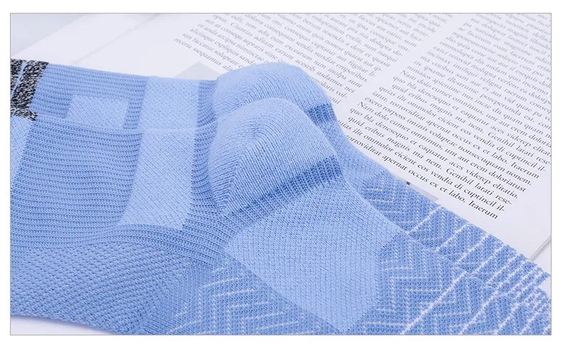 Xianghui Wholesale Can Custom Logo Tube Thickened Professional Socks with Logo