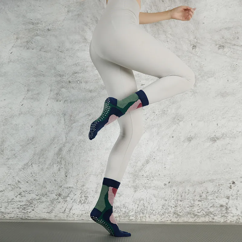 Xianghui Wholesale Women Non-Slip Crew Cotton Professional Pilates Toe Yoga Sports Socks