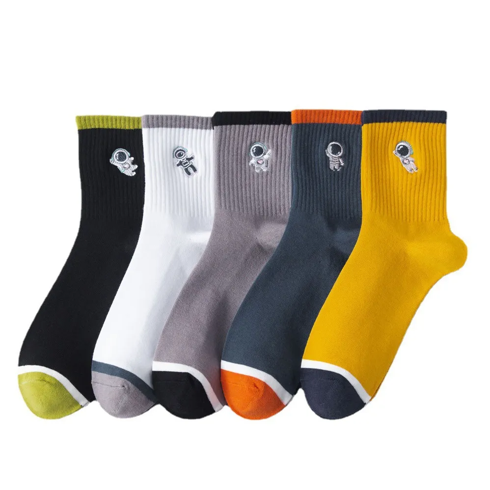 Xianghui High Quality Custom Design Embroidered Men Logo Custom Socks