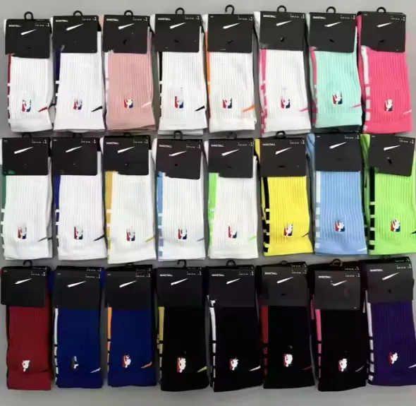OEM Classic Athletic Elite Embroidery Socks Custom Thickened Premium Terry Crew Socks Men Basketball Team Training Sport Socks