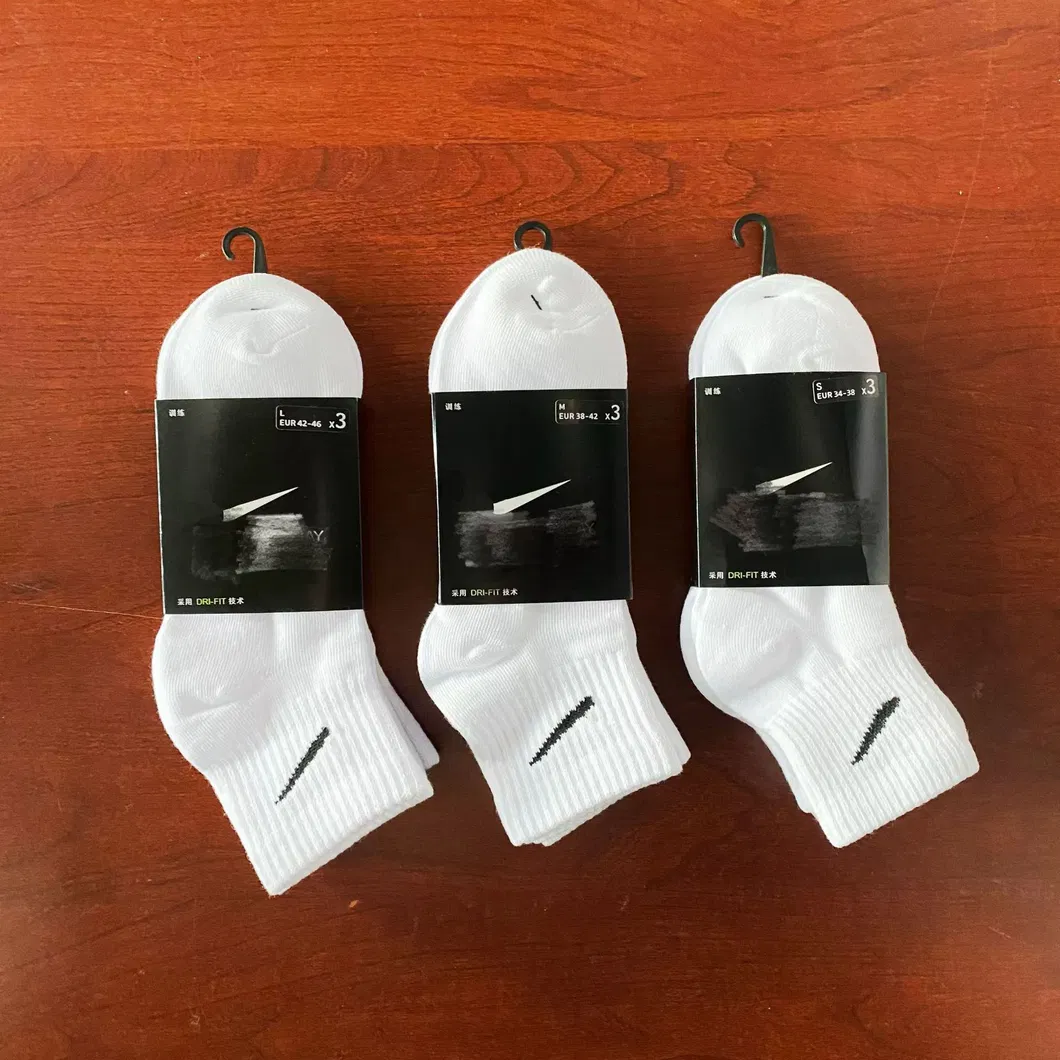 Xianghui High Quality Luxury Cotton Brand Logo Socks for Men and Women