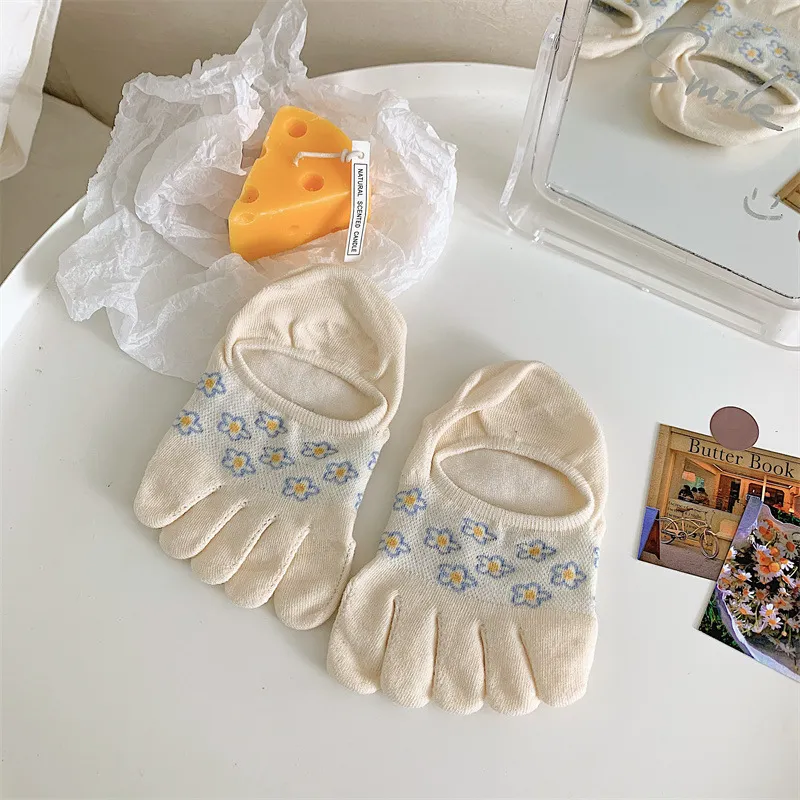Xianghui Wholesale Summer Thin Invisible Non-Slip Low Cut Toe Yoga Socks