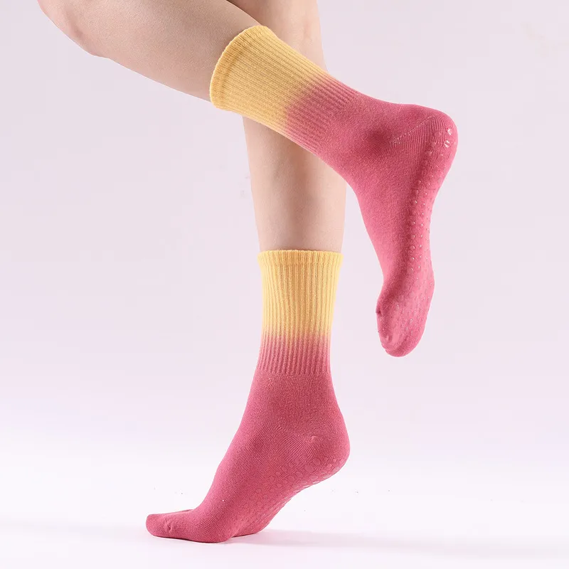 Xianghui New Stock Gradient Color Cotton Non-Slip Basketball Sports Yoga Socks