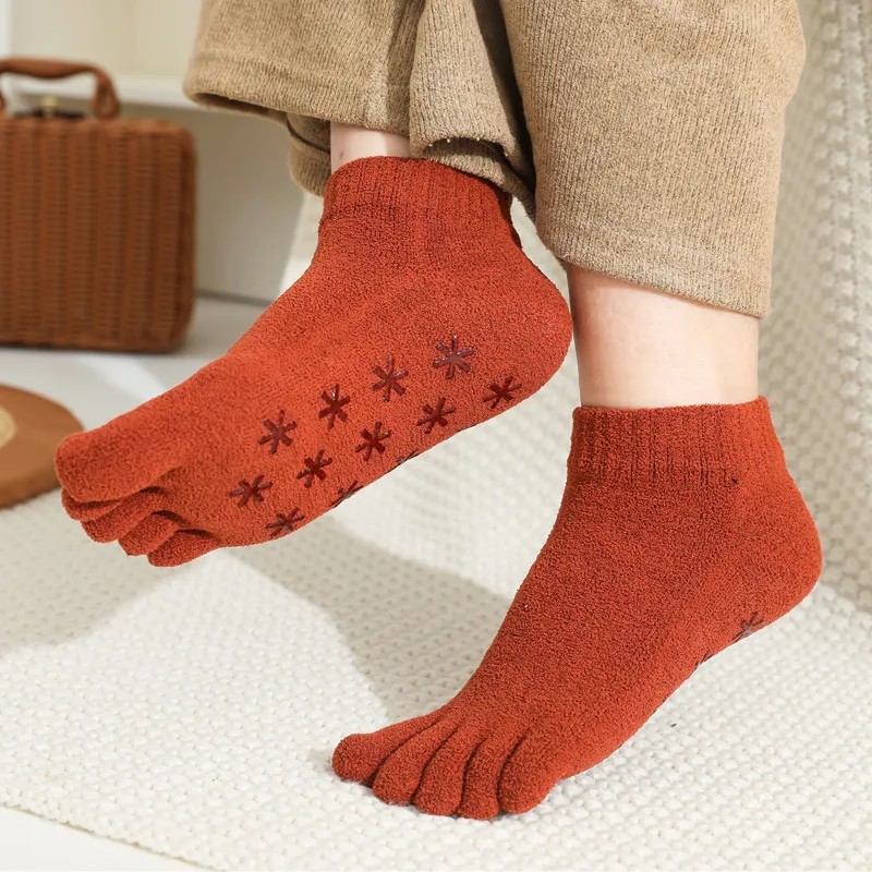 Xianghui Non Slip Cotton Absorb Sweat Deodorant Floor Warm Toe Yoga Socks