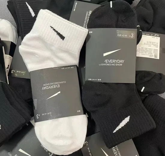 Xianghui High Quality Luxury Cotton Brand Logo Socks for Men and Women