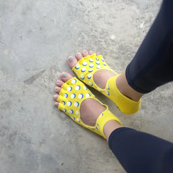 Xianghui Printed Non-Slip Hoop Sole Pilates Exercise Happy Yoga Toe Flip Flop Socks
