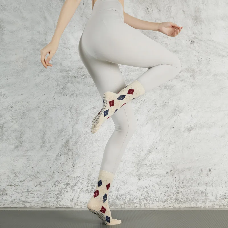 Xianghui Wholesale Women Non-Slip Crew Cotton Professional Pilates Toe Yoga Sports Socks