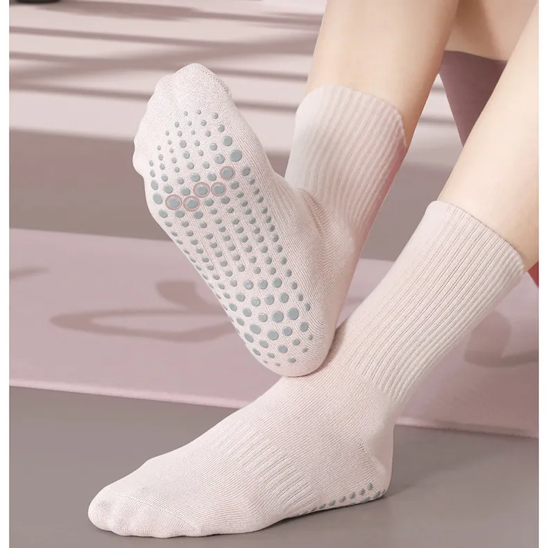 Xianghui Wholesale Professional Anti-Slip Women Indoor Sports Pilates Yoga Socks