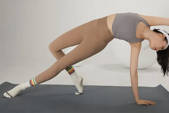 Xianghui Striped Yoga Non-Slip Professional Female Wholesale Pilates Sports Socks