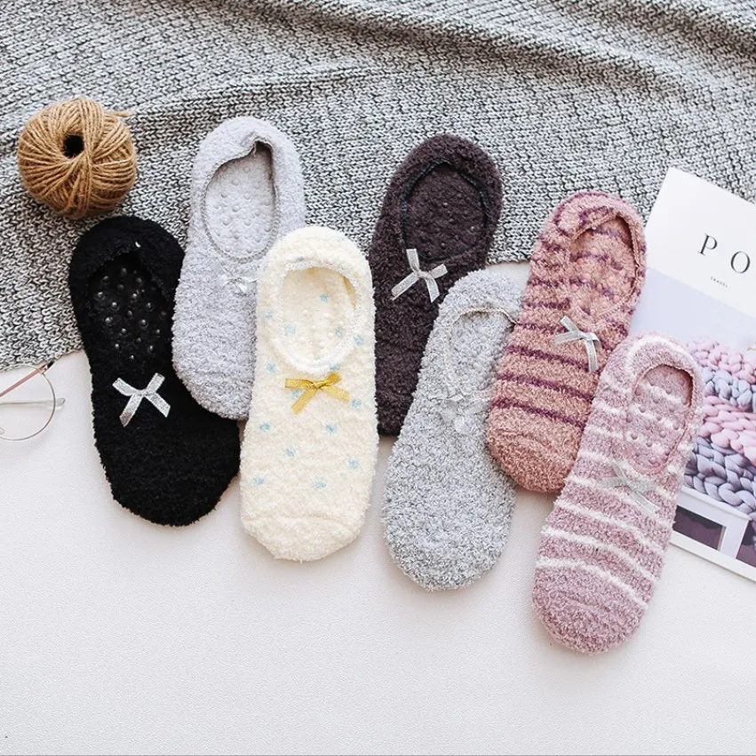 Xianghui Non-Slip Floor Warm Adult Plus Fleece Thickened Indoor Yoga Carpet Early Education Shoes and Socks