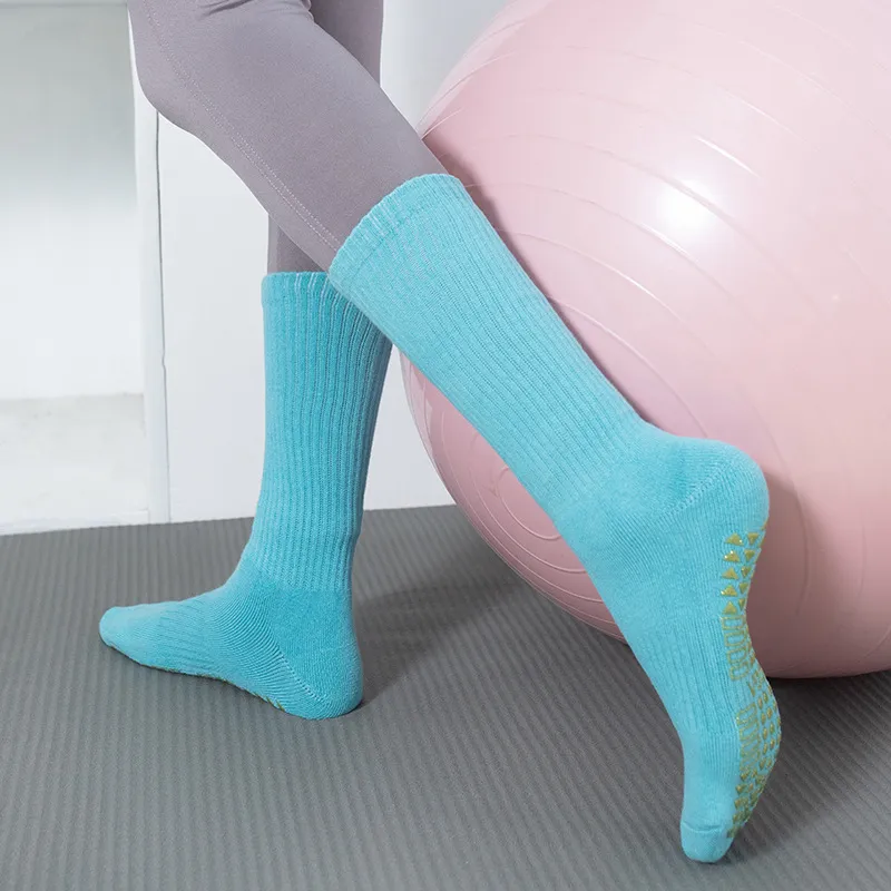 Xianghui Custom Logo Floor Over-The-Calf Sockings Thick Non-Slip Cotton Yoga Sport Socks