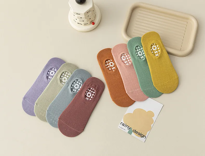 Xianghui Anti Slip Cotton Professional Pilates Floor Ankle Yoga Sports Socks