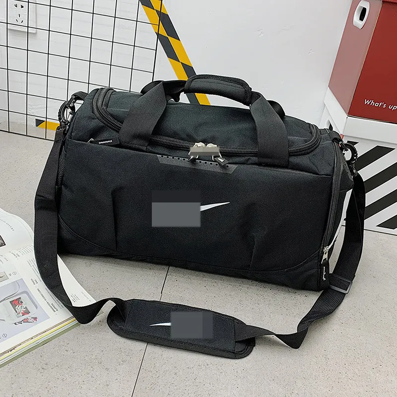 Xianghui Outdoor Large-Capacity Sports &amp; Fitness Bag, New Trendy Fashion Shoulder Bag