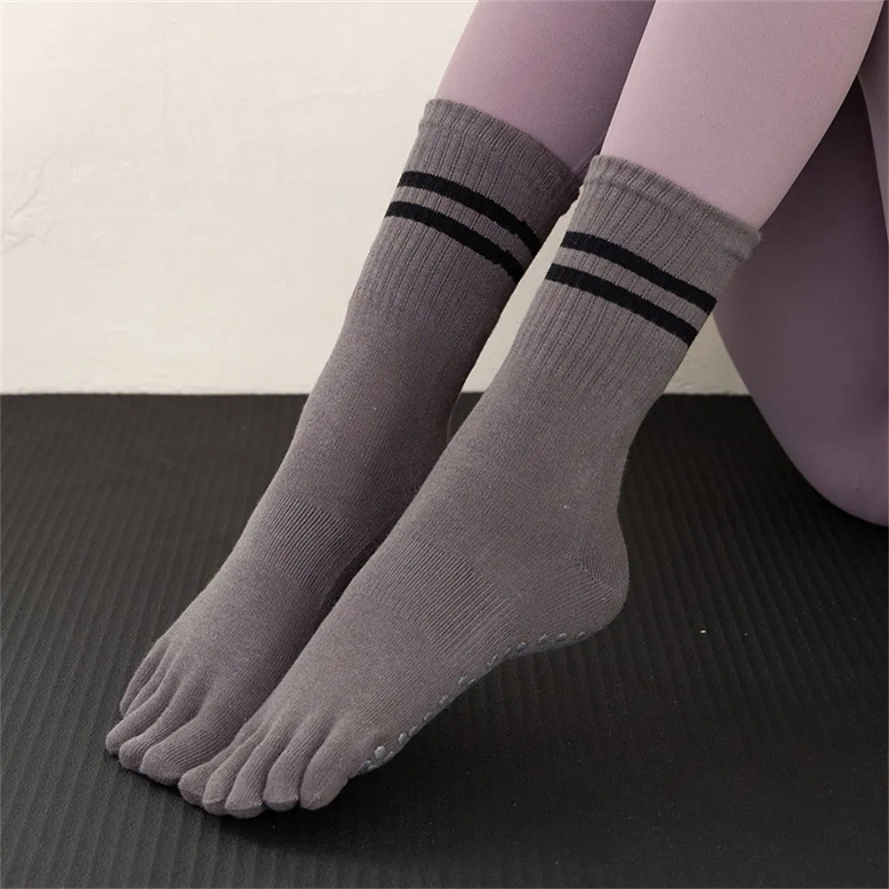 Xianghui Pilates Professional Cotton Women Non -Slip Silicone Toe Yoga Sports Socks