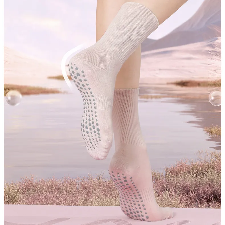 Xianghui Wholesale Professional Anti-Slip Women Indoor Sports Pilates Yoga Socks