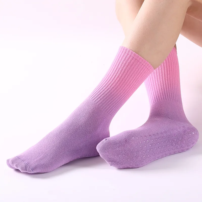 Xianghui New Stock Gradient Color Cotton Non-Slip Basketball Sports Yoga Socks
