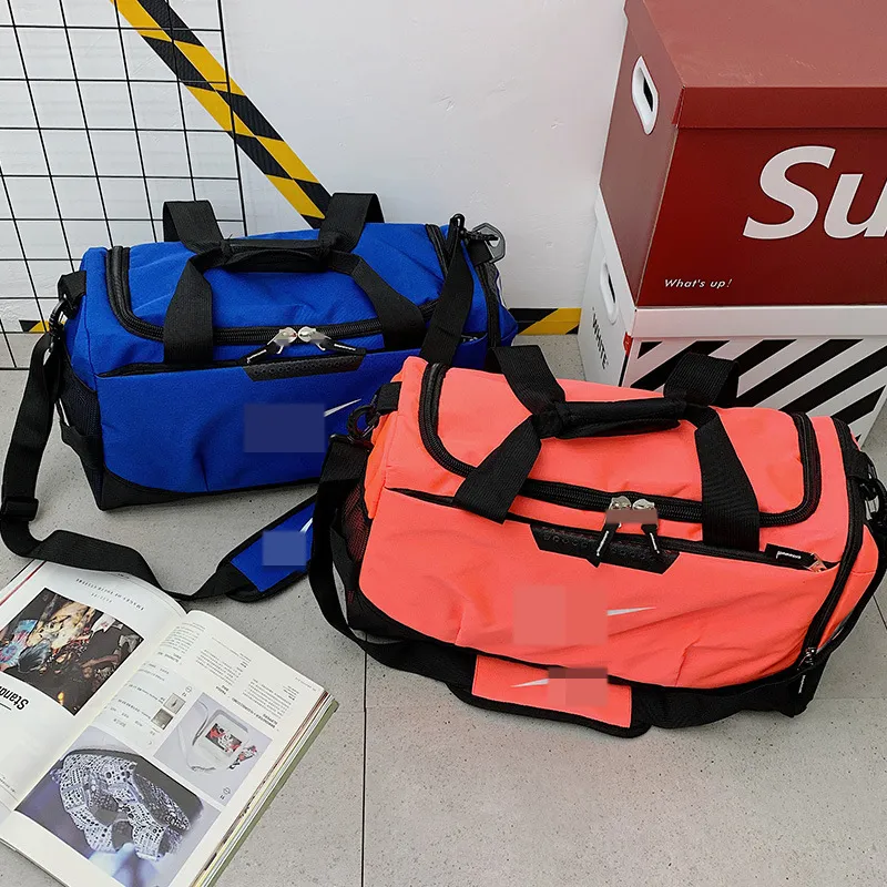 Xianghui Outdoor Large-Capacity Sports &amp; Fitness Bag, New Trendy Fashion Shoulder Bag