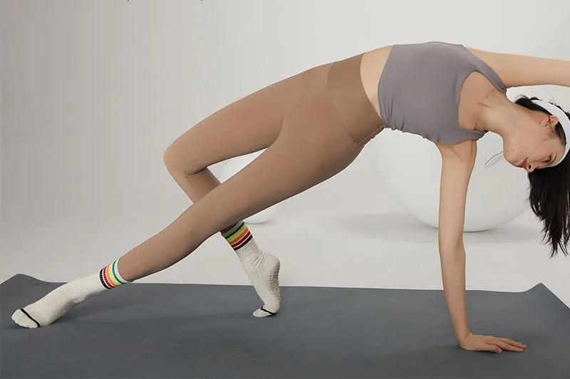 Xianghui Striped Yoga Non-Slip Professional Female Wholesale Pilates Sports Socks