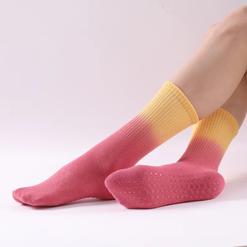 Xianghui New Stock Gradient Color Cotton Non-Slip Basketball Sports Yoga Socks