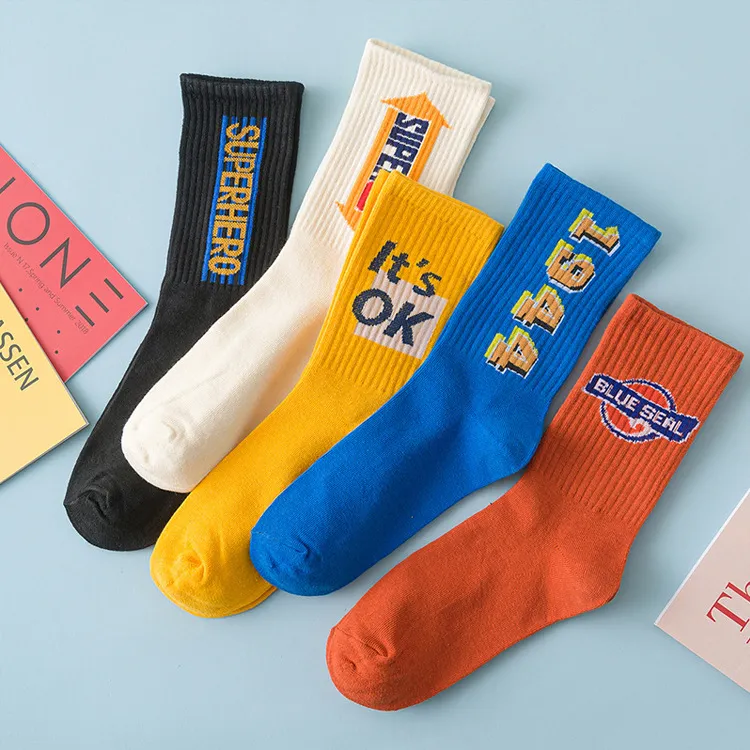 Xianghui Wholesale Can Custom Logo OEM Outdoor Running Crew Cotton Gym Socks