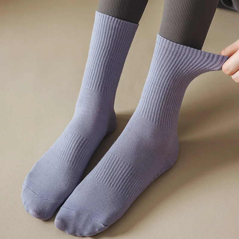 Xianghui Professional Anti Slip Sweat Absorbing MID Tub Pilates Sport Yoga Socks