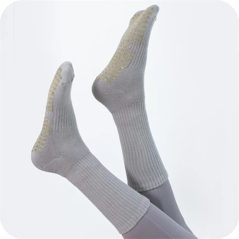 Xianghui Custom Logo Floor Over-The-Calf Sockings Thick Non-Slip Cotton Yoga Sport Socks