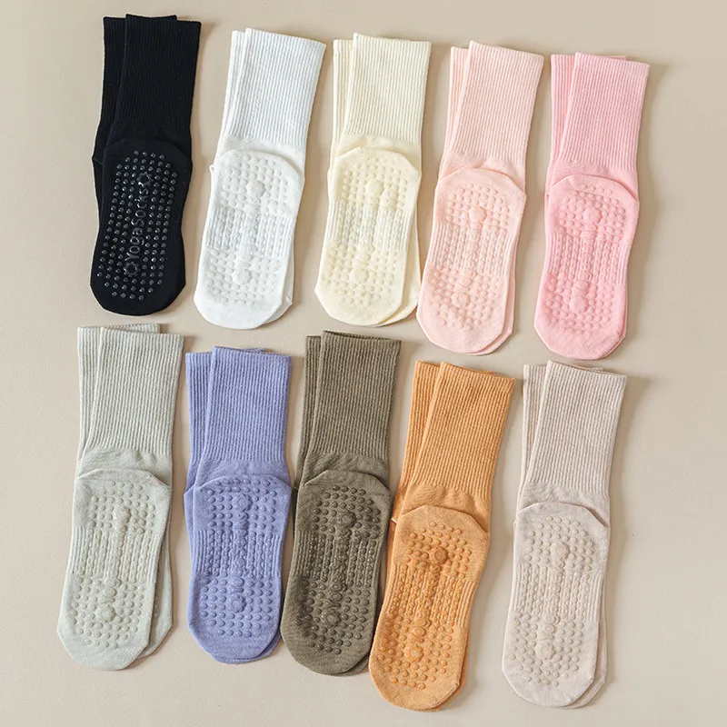 Xianghui Professional Anti Slip Sweat Absorbing MID Tub Pilates Sport Yoga Socks