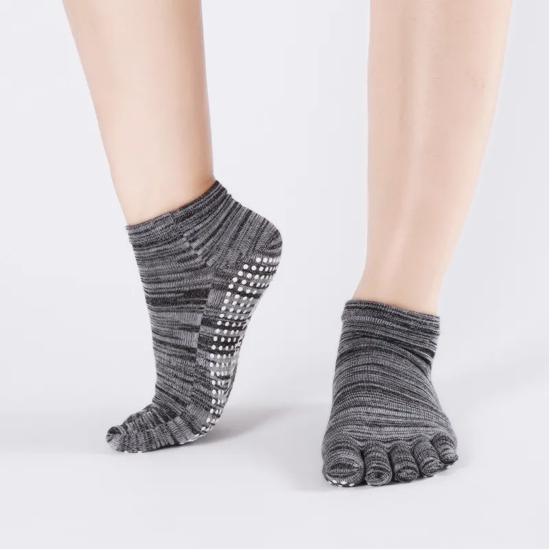 Xianghui Wholesale Backless Non-Slip Finger Socks Open Toe or Full Finger Sports Yoga Socks