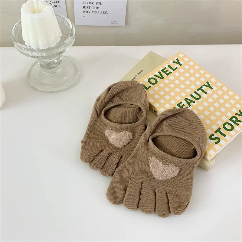 Xianghui Wholesale Summer Thin Invisible Non-Slip Low Cut Toe Yoga Socks