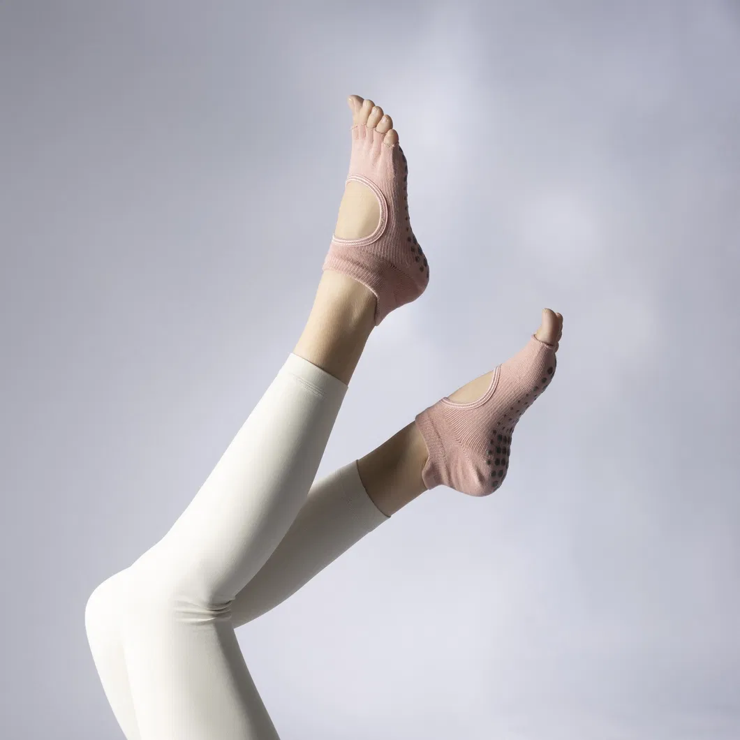 Xianghui High Quality Summer Pilates Non-Slip Professional Women's Five-Finger Sports Toe Parting Yoga Socks