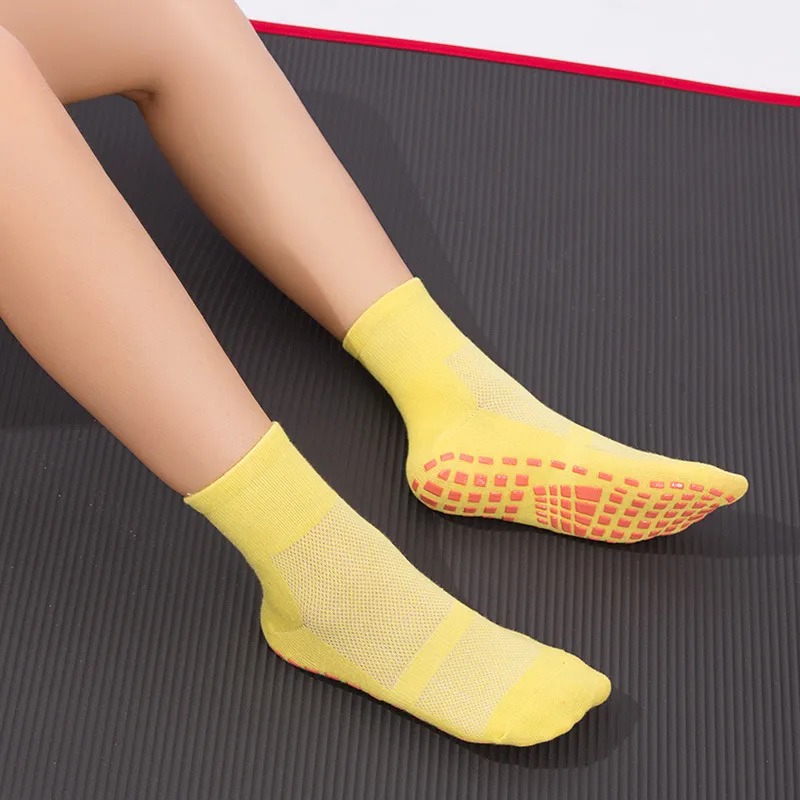 Xianghui Wholesale Custom Summer Non-Slip Mesh Trampoline Yoga Socks for Adults and Children