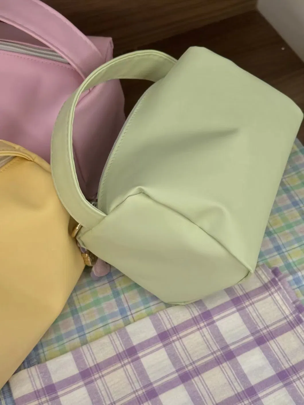 Xianghui Candy Colored Makeup Bag Portable Toiletry Bags Packaging Gift Make up PVC Zipper Cosmetic Makeup Bag