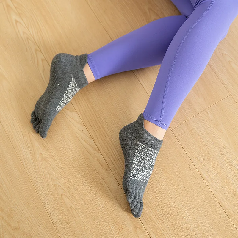 Xianghui Professional Five-Finger Non-Slip Sports Dance Pilates Yoga Toe Socks