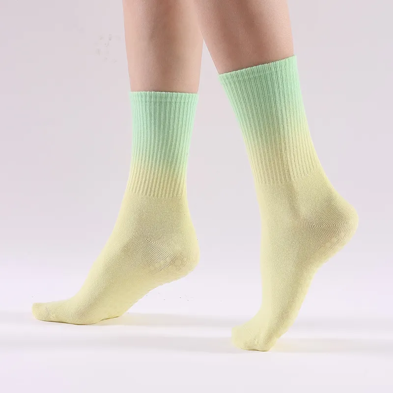 Xianghui New Stock Gradient Color Cotton Non-Slip Basketball Sports Yoga Socks