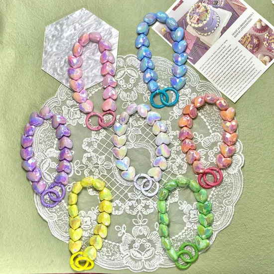 Xianghui Fashion Beautiful Shine Custom Heart Design Colorful Love Bracelet Acrylic Keychain
