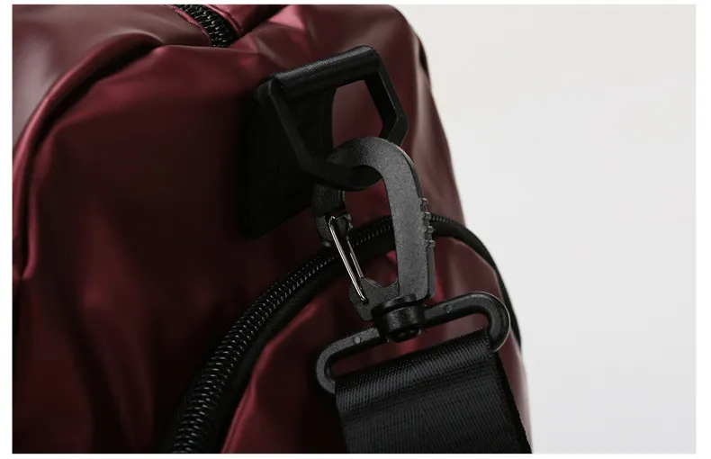 Xianghui Customized Logo Duffle Waterproof Dry Sport Gym Travel Nylon Sports Bags