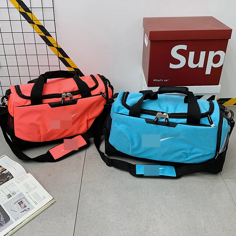 Xianghui Outdoor Large-Capacity Sports &amp; Fitness Bag, New Trendy Fashion Shoulder Bag