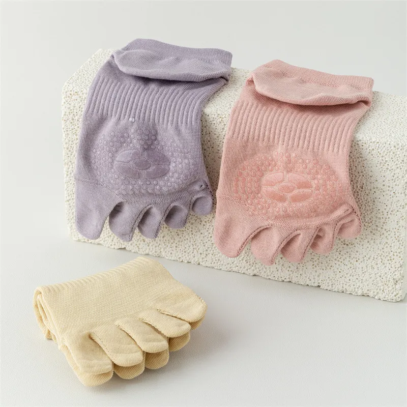 Xianghui Wholesale Pilates Cotton Solid Color Sport Ankle Socks High Elastic Non-Slip Toe Socks